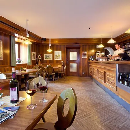Hotel Zur Linde 2*